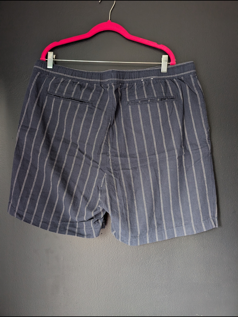 Banana Republic Deck Men's XL Navy Blue Pinstripe Shorts - Picture 2 of 4